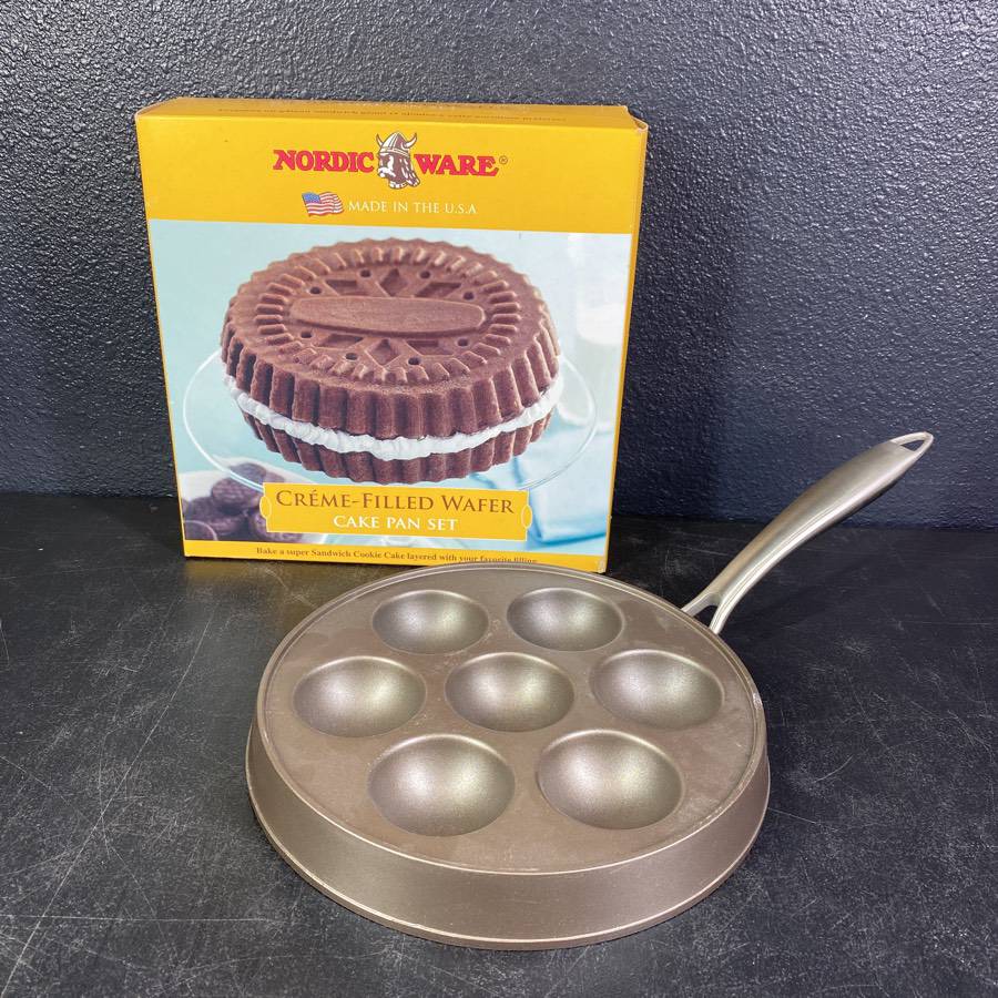 Nordic Ware Ebelskiver Pancake Pan / Nordic Ware Oreo Cake Pan
