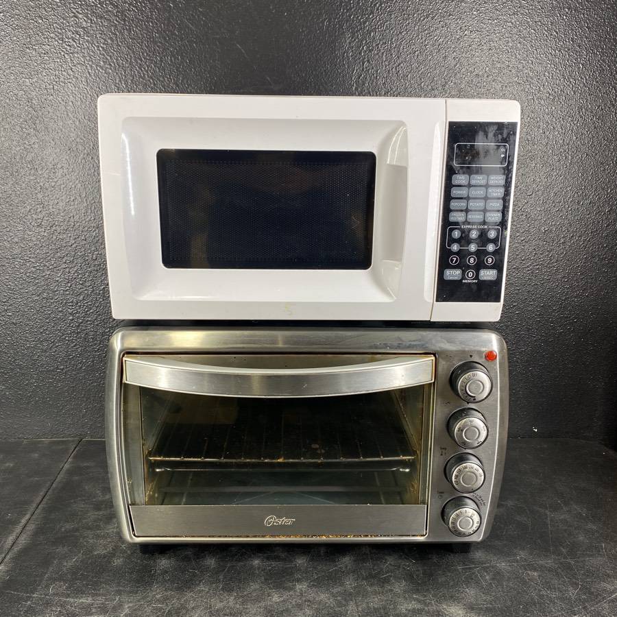Oster Microwave - countertop 0 13 x 20 x 11 WAREHOUSE - Bunting Online  Auctions