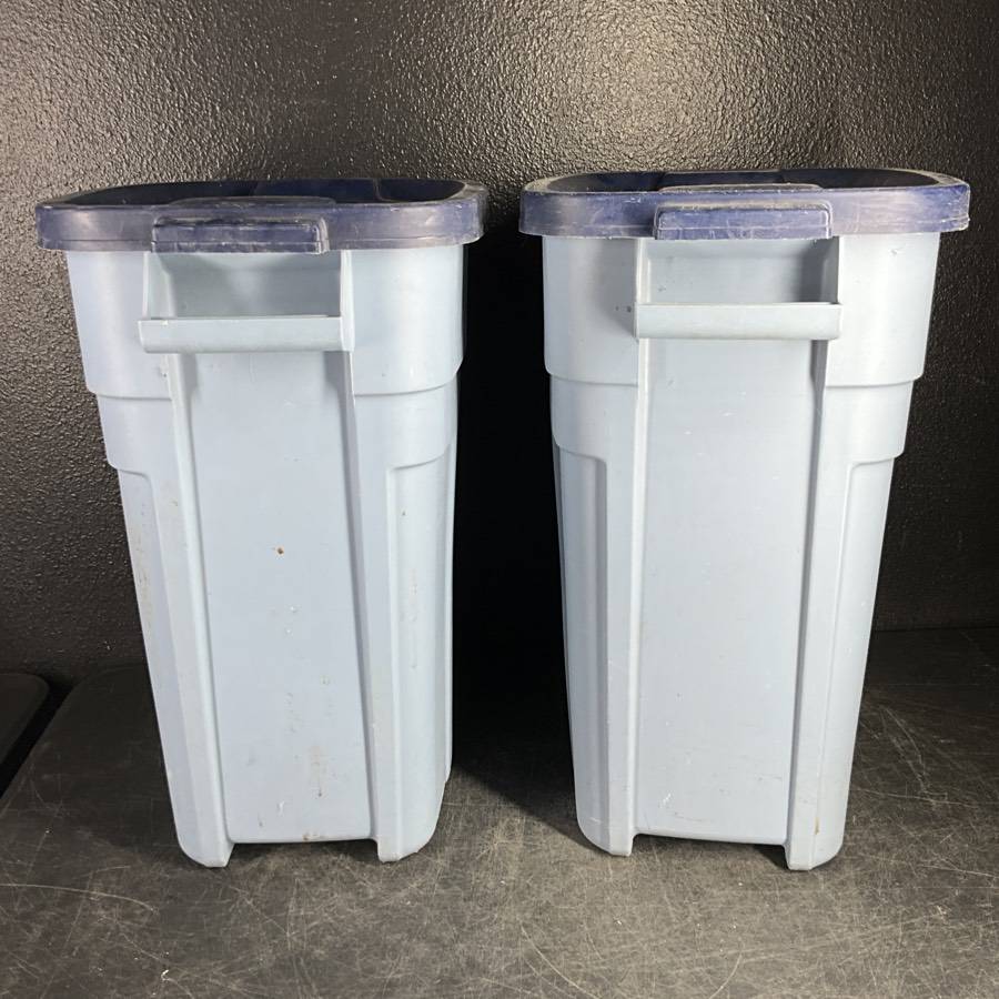 2 Rubbermaid Roughneck 13-Gallon Kitchen Trash Cans w/Snap-On Lids Auction